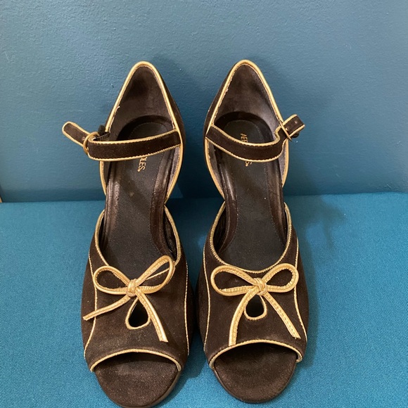 AEROSOLES Brown and Tan Suede Heels with Bow Detail - Picture 2 of 4